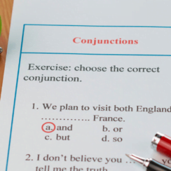 Conjunction – Pengertian, Fungsi, Jenis dan Contoh Kalimat